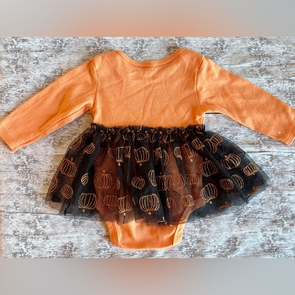 NEW w/o Tags Chickpea Spooky Cute Halloween Pumpkins Embroidered Onsie 6-9M - Picture 4 of 5